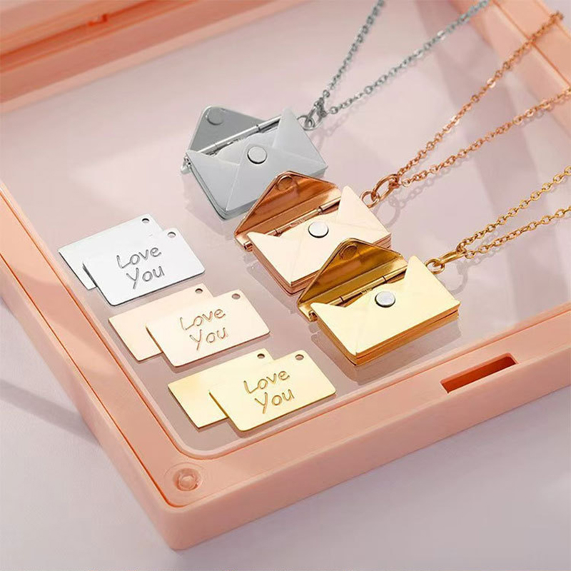 قلادة معدنية على شكل ظرف من أن - مراجعة Men Accessories For Birthday Gift وسعره